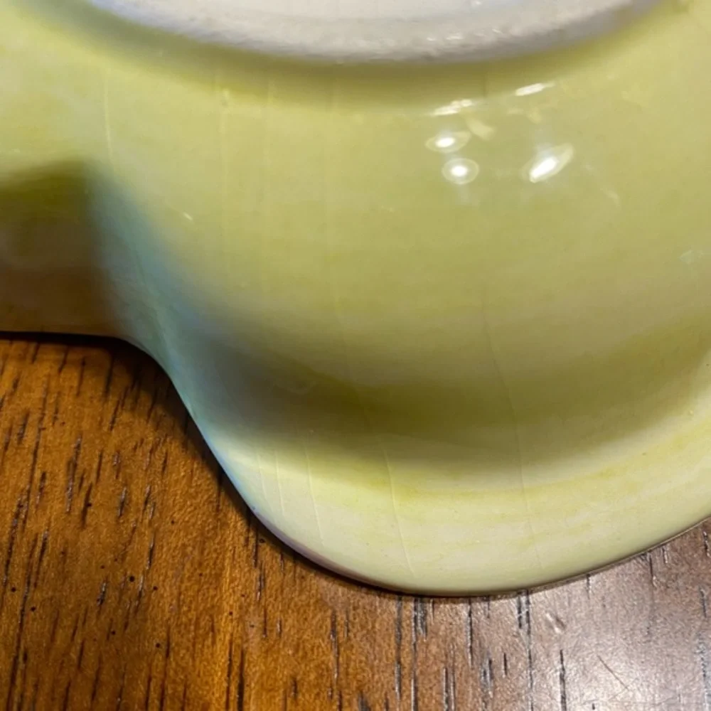Bath and Bodyworks heart shaped dish. ‎ Vintage